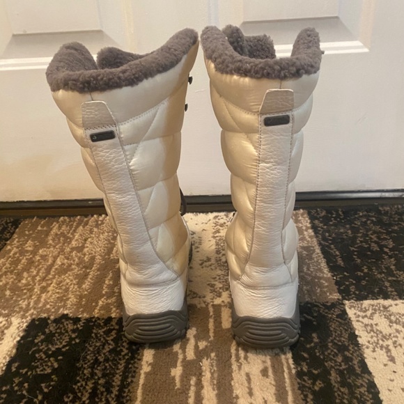 Women's UGG boots size 6.5 - Picture 4 of 6